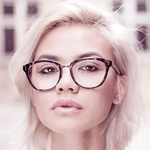 为什么准父母必须与代孕妈妈签署经过公证的法律合同？